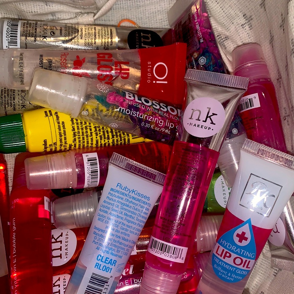 I am seeking lipgloss for 2 dollars